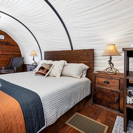 Zion White Bison Glamping & Rv Resort Virgin Ngoại thất bức ảnh