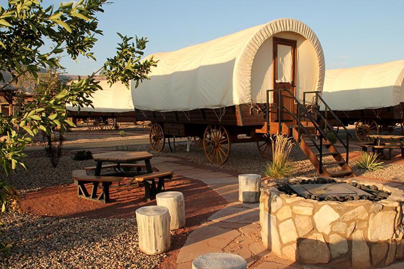 Zion White Bison Glamping & Rv Resort Virgin Ngoại thất bức ảnh