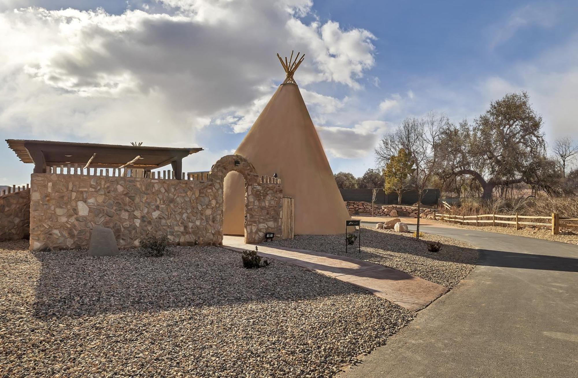 Zion White Bison Glamping & Rv Resort Virgin Ngoại thất bức ảnh