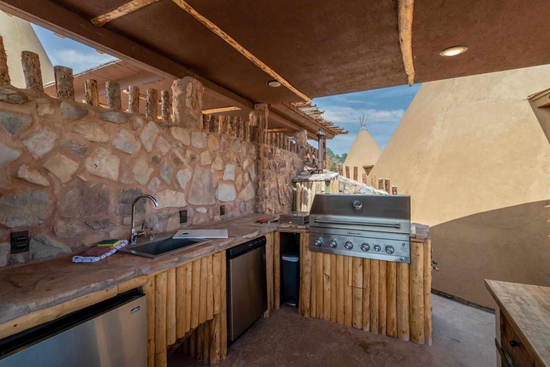 Zion White Bison Glamping & Rv Resort Virgin Ngoại thất bức ảnh