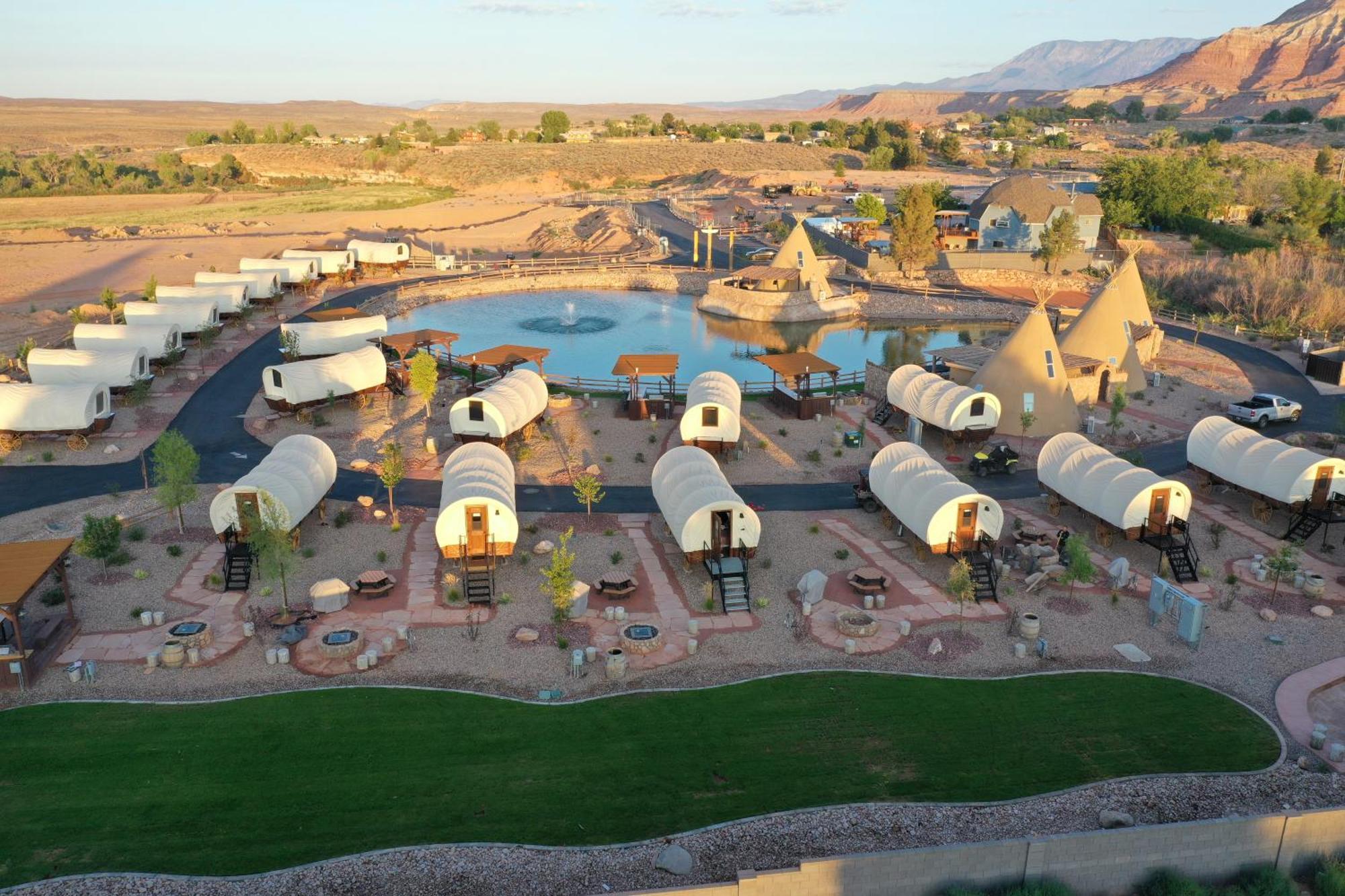 Zion White Bison Glamping & Rv Resort Virgin Ngoại thất bức ảnh