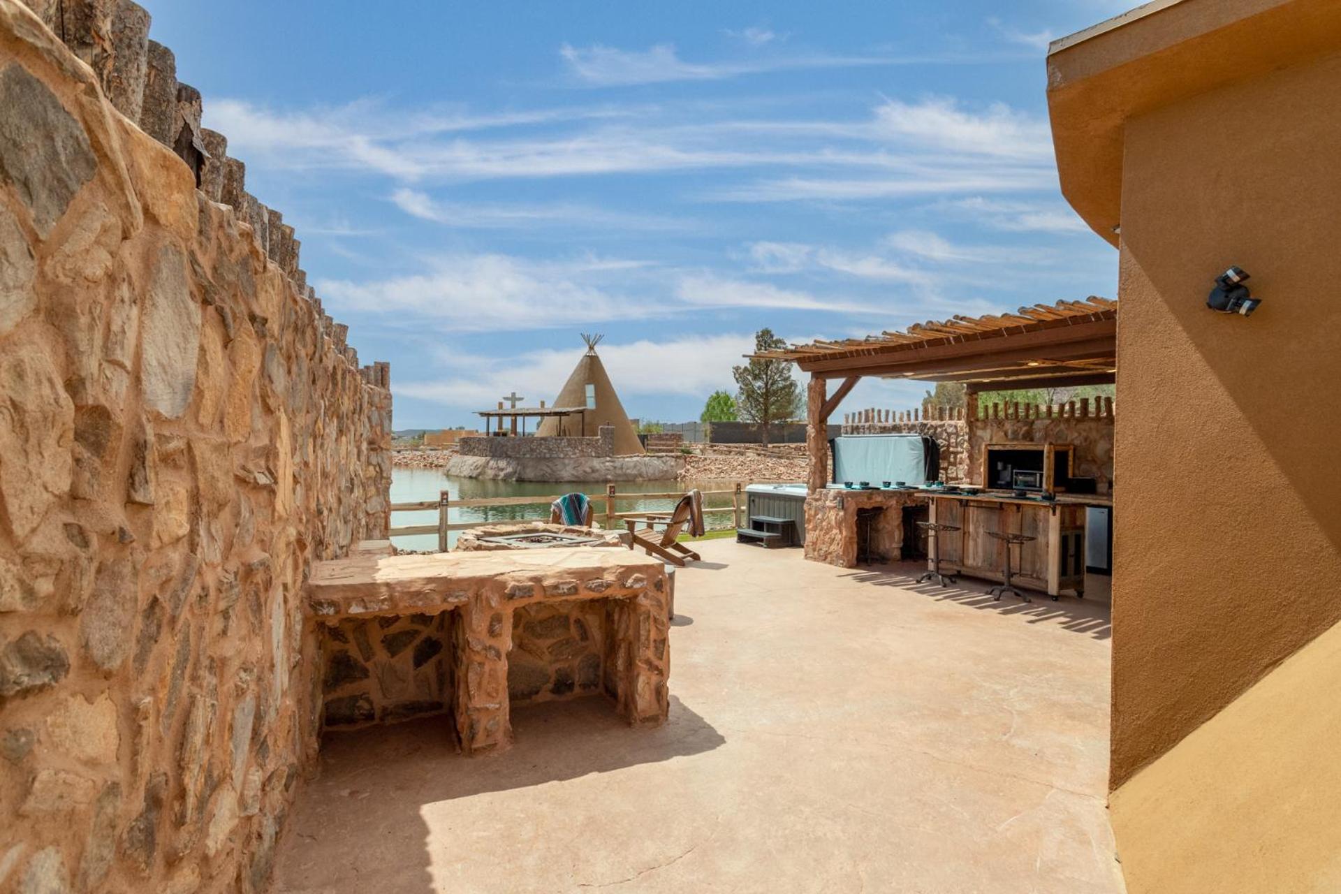 Zion White Bison Glamping & Rv Resort Virgin Ngoại thất bức ảnh
