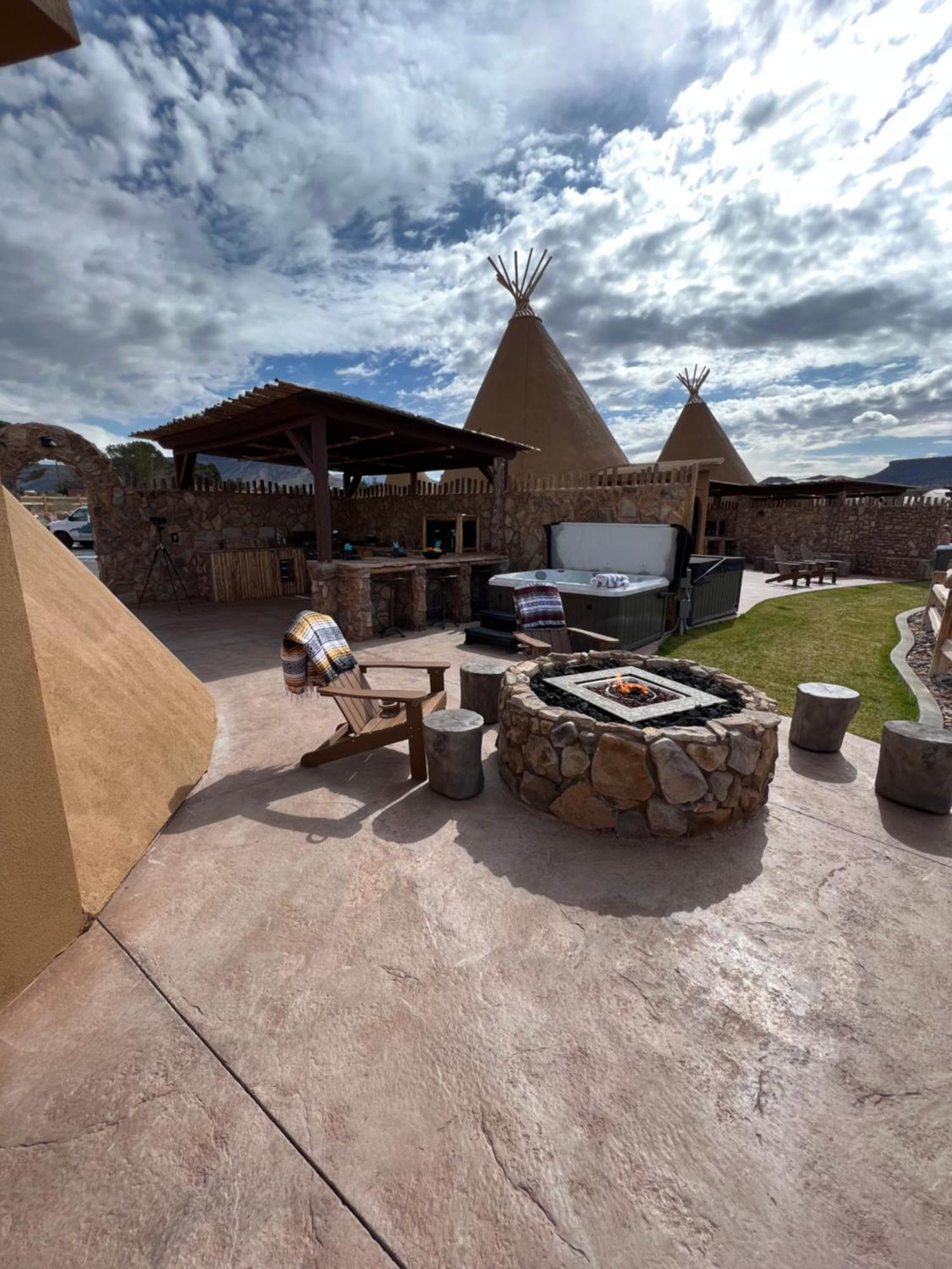 Zion White Bison Glamping & Rv Resort Virgin Ngoại thất bức ảnh